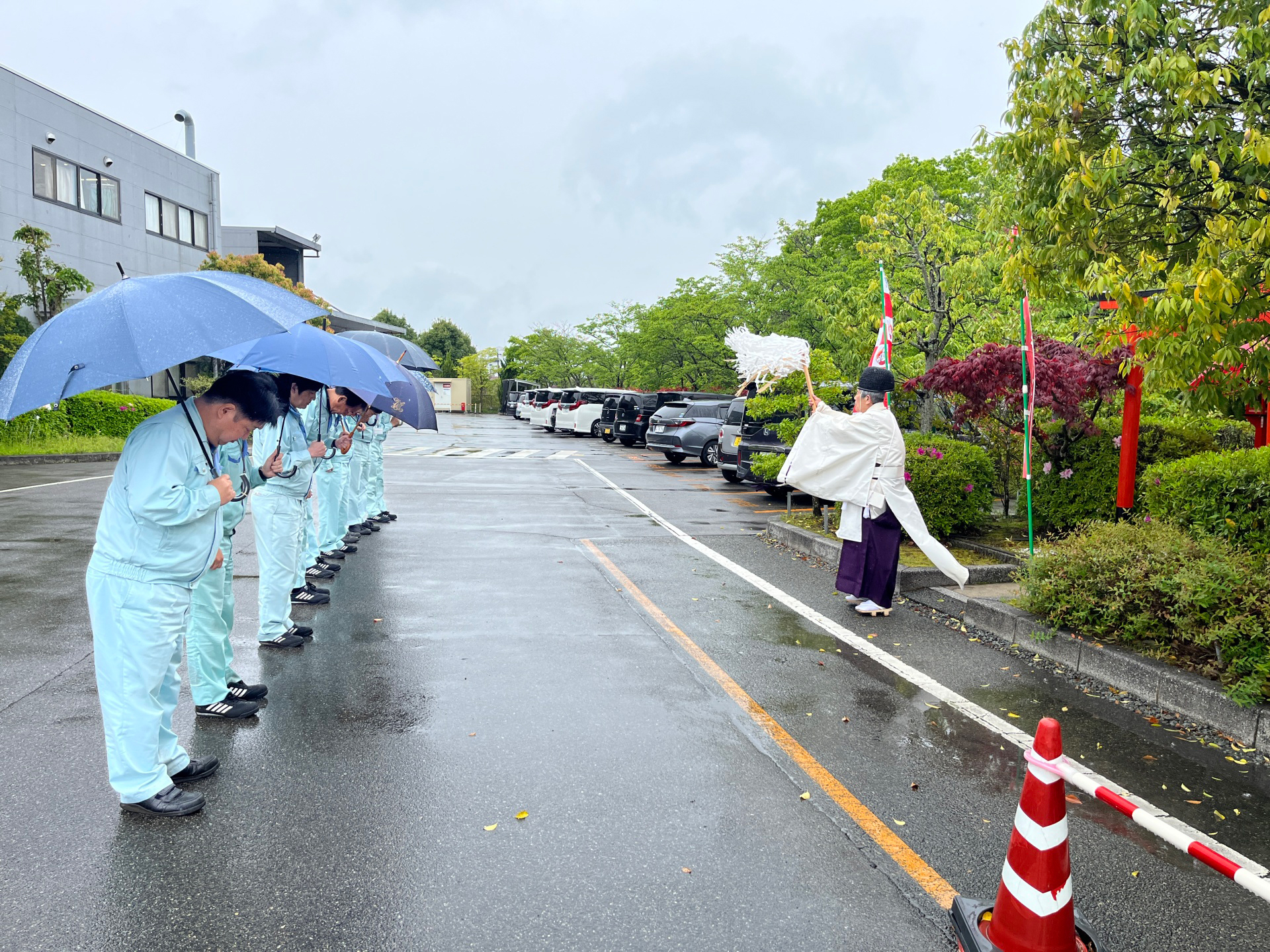 【社内イベント】お稲荷様に「安全」と「商売繁盛」を願って：今年の稲荷祭り（三田・藤岡工場）
