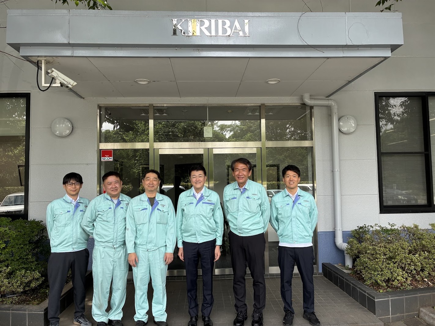 藤岡工場に豊田さん（小林製薬社長）来工