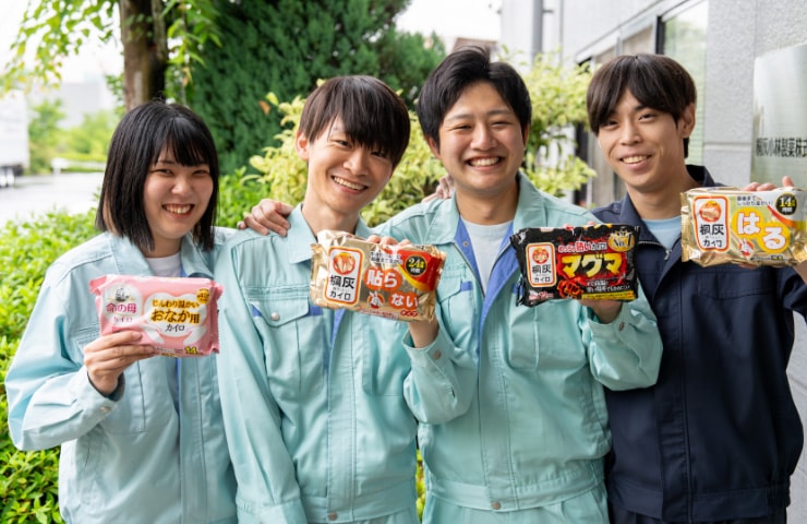 桐灰小林製薬の社員